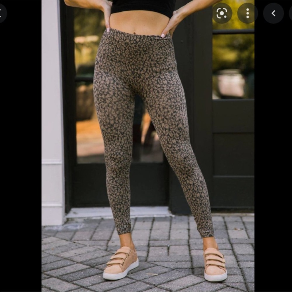 Spanx Look At Me Now Seamless Brown Leopard Print Shaping Smoothing Leggings